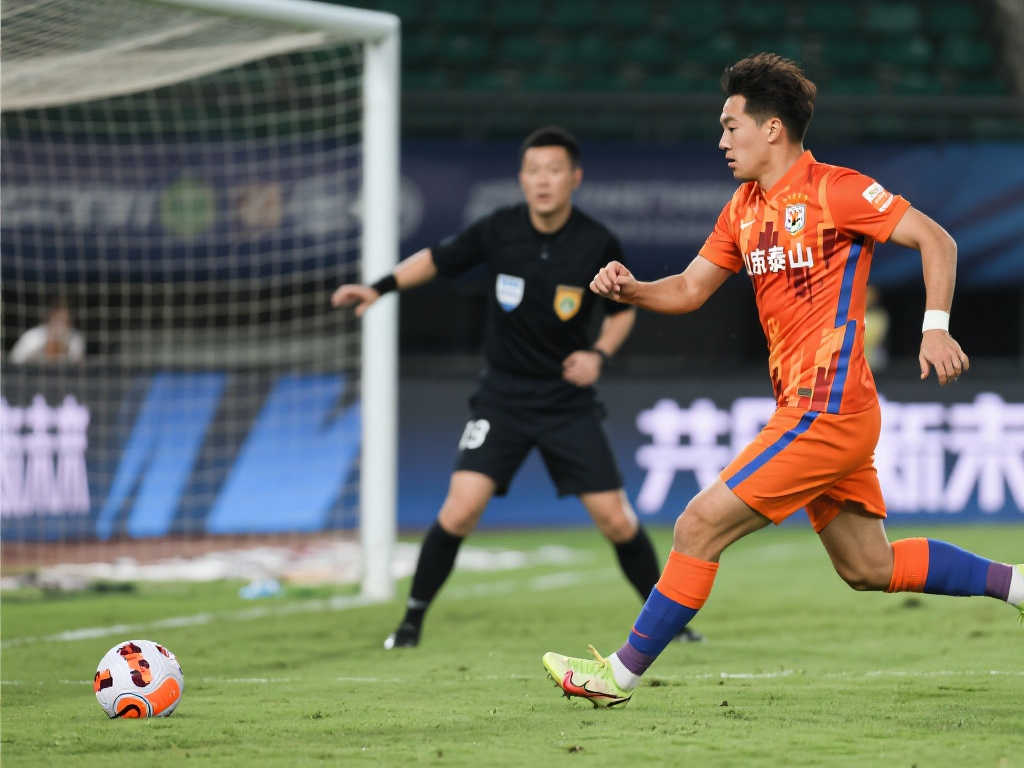 【中超】王大雷红牌离场于金永神勇救主 泰山战平河南0-0 【中超】王大雷红牌离场于金永神勇救主 泰山战平河南0-0